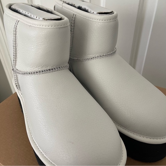 BRAND NEW UGG Mini Platform - Picture 2 of 7